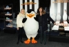 Mariska+Hargitay+Penguins+Madagascar+New+York+5M-iulCnR6Kl.jpg